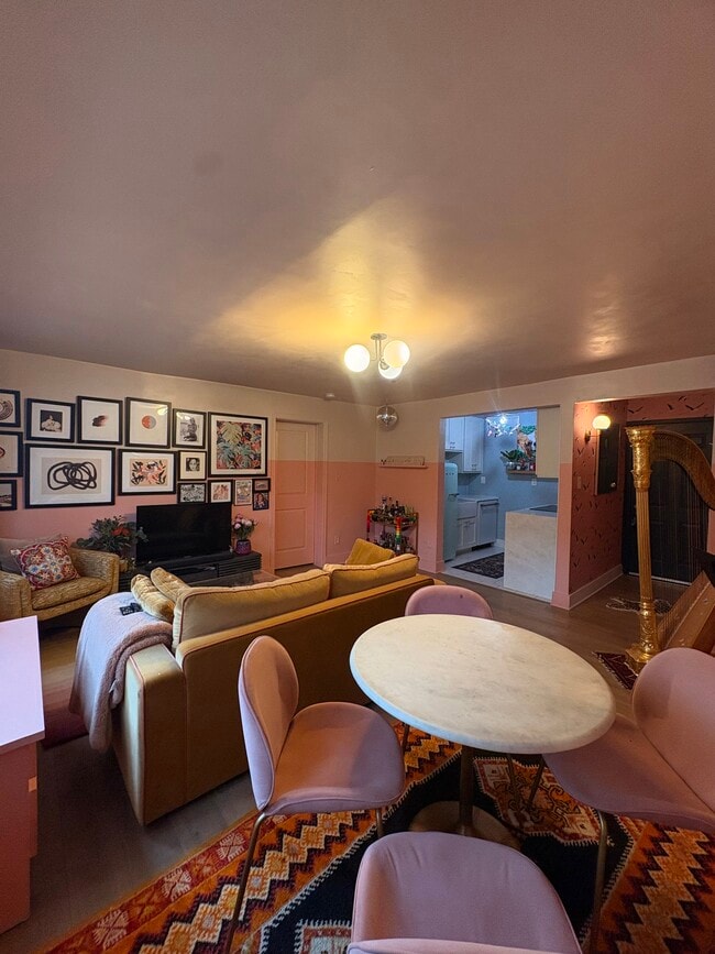 604 Longfellow St NW, Unit 305 in Washington, DC - Foto de edificio - Building Photo