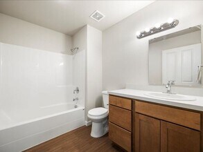 6005F Chapel Hill Blvd in Pasco, WA - Building Photo - Building Photo
