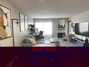 5605 Friars Rd, Unit 304 in San Diego, CA - Foto de edificio - Building Photo