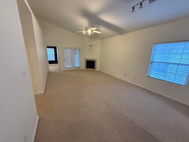 2204 Market Garden Ln in Lexington, KY - Foto de edificio - Building Photo