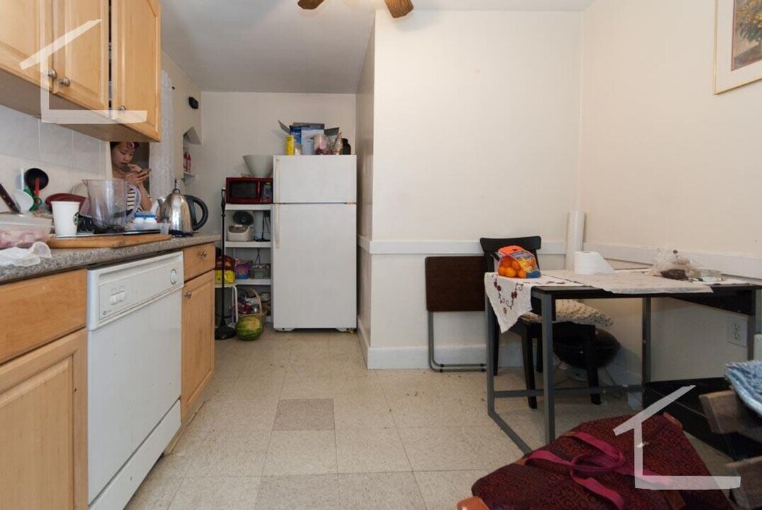 24 Brock St in Boston, MA - Building Photo