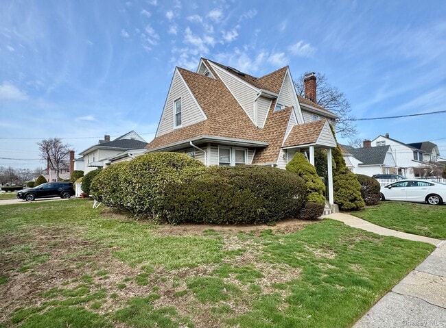 1 Allen St in Lynbrook, NY - Building Photo - Building Photo