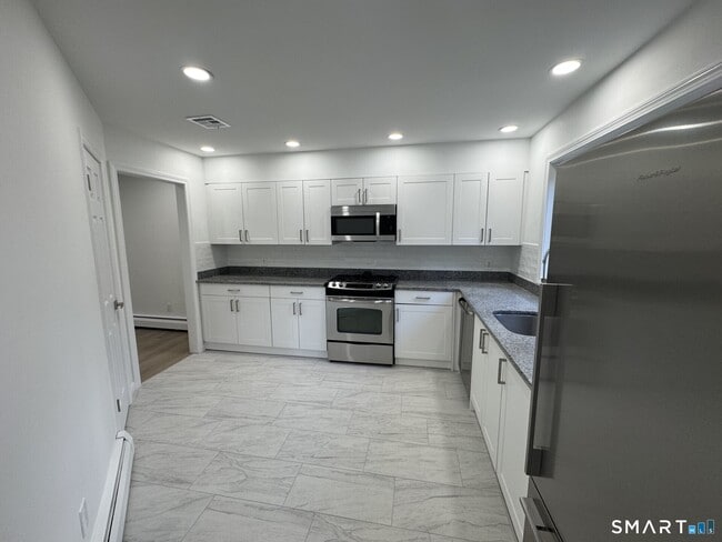 4 Earls Ct in Farmington, CT - Building Photo - Building Photo