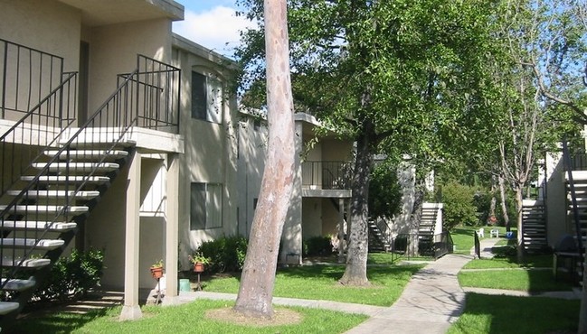 Park Vista Apartments in Chula Vista, CA - Building Photo - Building Photo