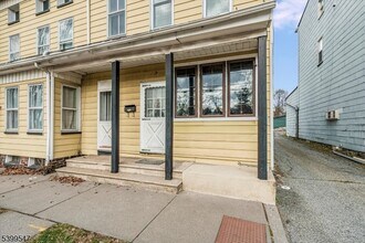 239 Water St in Belvidere, NJ - Foto de edificio - Building Photo