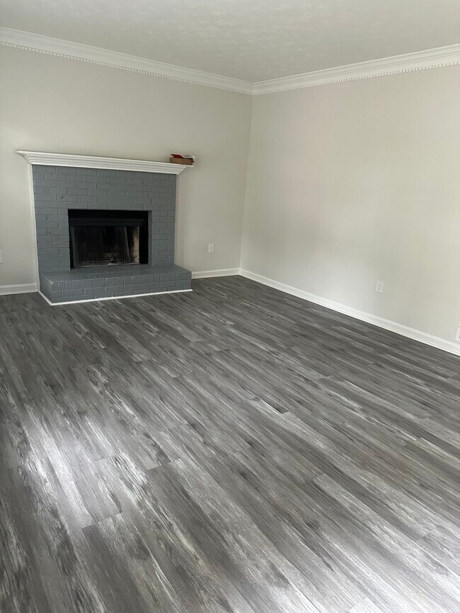 815 Indian Lake Dr NW in Lilburn, GA - Building Photo - Building Photo