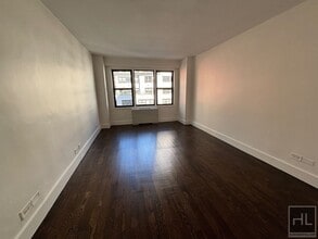 EAST 63 STREET in New York, NY - Foto de edificio - Building Photo