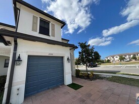 11066 W 33rd Ln in Hialeah, FL - Building Photo