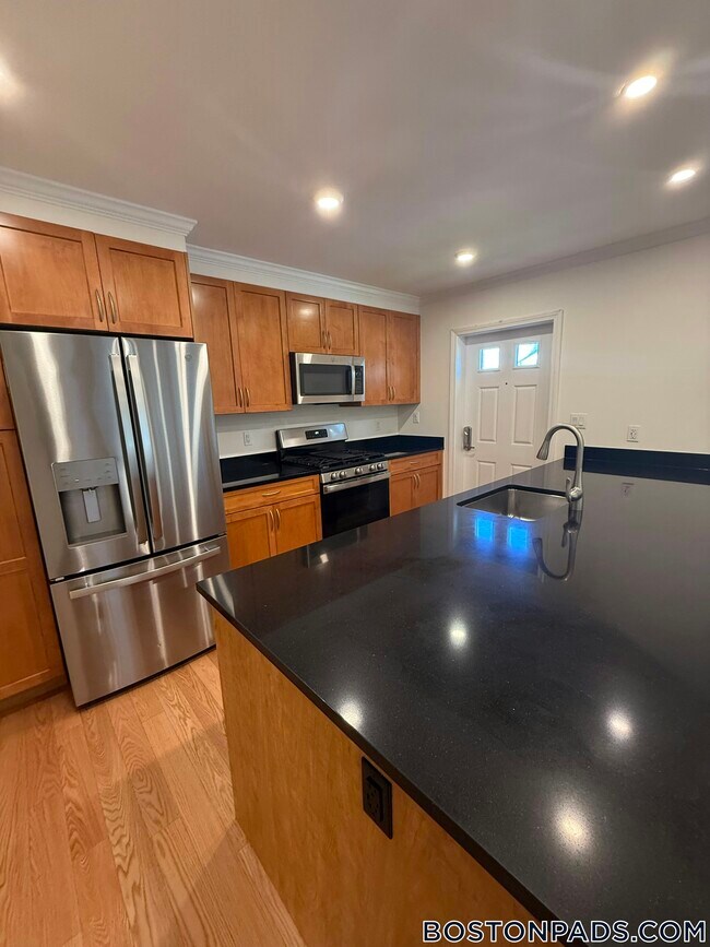 104 Ellery Ct in Brookline, MA - Building Photo - Building Photo