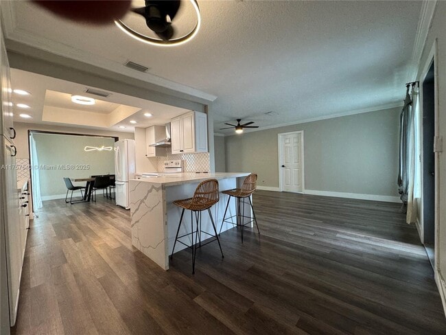 2631 NW 94th Ave in Sunrise, FL - Building Photo - Building Photo