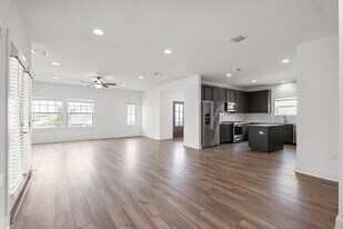 7912 Ella Lee Ln in Austin, TX - Building Photo