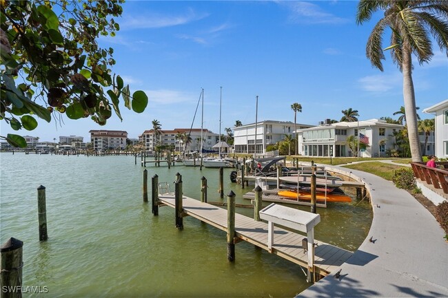 342 Harbour Dr in Naples, FL - Foto de edificio - Building Photo