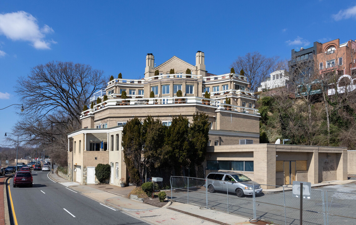 3633 M St NW in Washington, DC - Foto de edificio