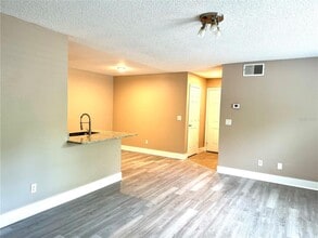 6064 Westgate Dr in Orlando, FL - Building Photo - Building Photo