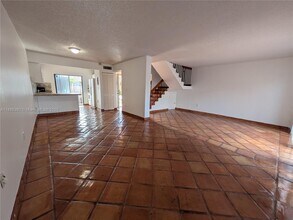 3811 SW 82nd Ave in Miami, FL - Building Photo - Building Photo
