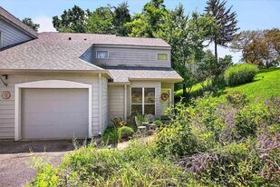 1894 E Bay Pointe Dr in Bloomington, IN - Building Photo