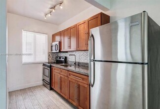 610 12th St in Miami Beach, FL - Building Photo - Building Photo