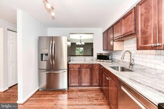 5836 Jackson Oak Ct in Burke, VA - Building Photo - Building Photo