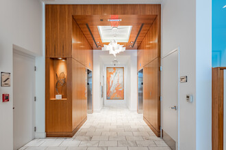 Solaire 7077 Woodmont in Bethesda, MD - Foto de edificio - Interior Photo