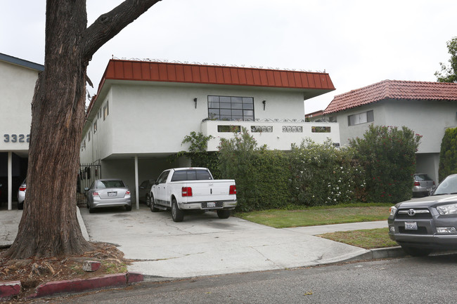 3332 Mentone Ave in Los Angeles, CA - Building Photo - Building Photo