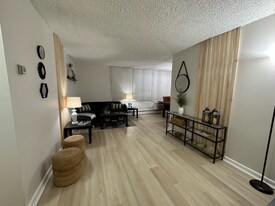 1030 E Lancaster Ave, Unit 211 in Bryn Mawr, PA - Building Photo