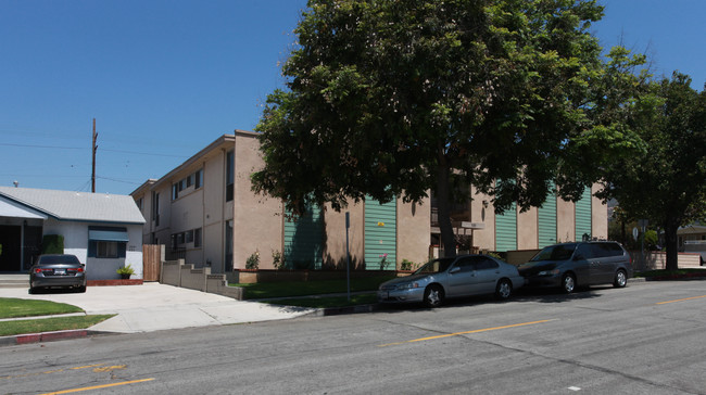 737 E Providencia Ave in Burbank, CA - Building Photo - Building Photo