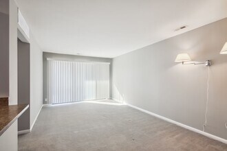 30773 Hidden Pines Ln in Roseville, MI - Building Photo - Building Photo