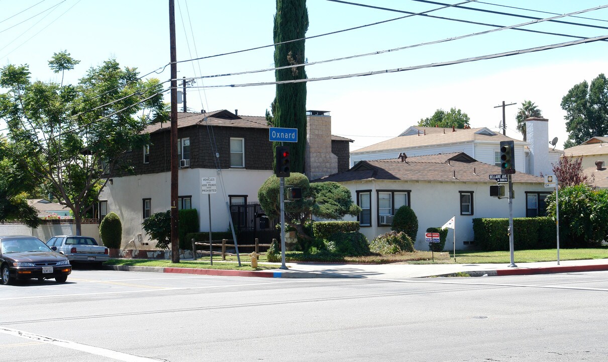 12706 Oxnard St in Valley Village, CA - Building Photo