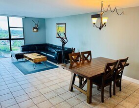 3701 N Country Club Dr, Unit 908 in Aventura, FL - Foto de edificio - Building Photo