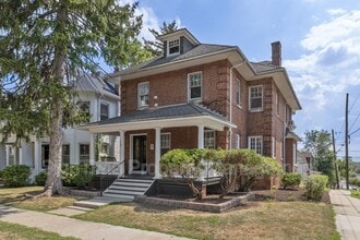 460 Summit Ave in Hagerstown, MD - Building Photo - Building Photo