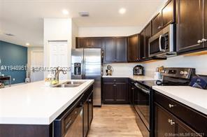 10034 W 32nd Ln in Hialeah, FL - Building Photo - Building Photo