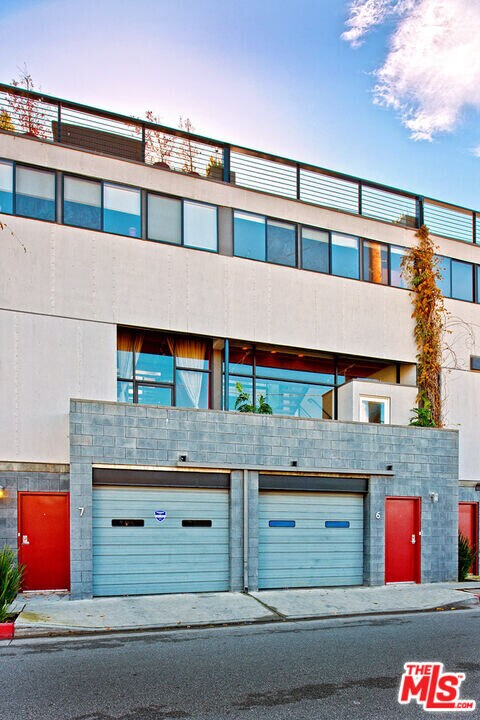 1113 Electric Ave in Los Angeles, CA - Building Photo