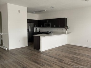 15520 SW 136th St-Unit -104 in Miami, FL - Building Photo - Building Photo