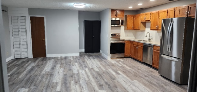 5857 J B Hines Rd, Unit Studio