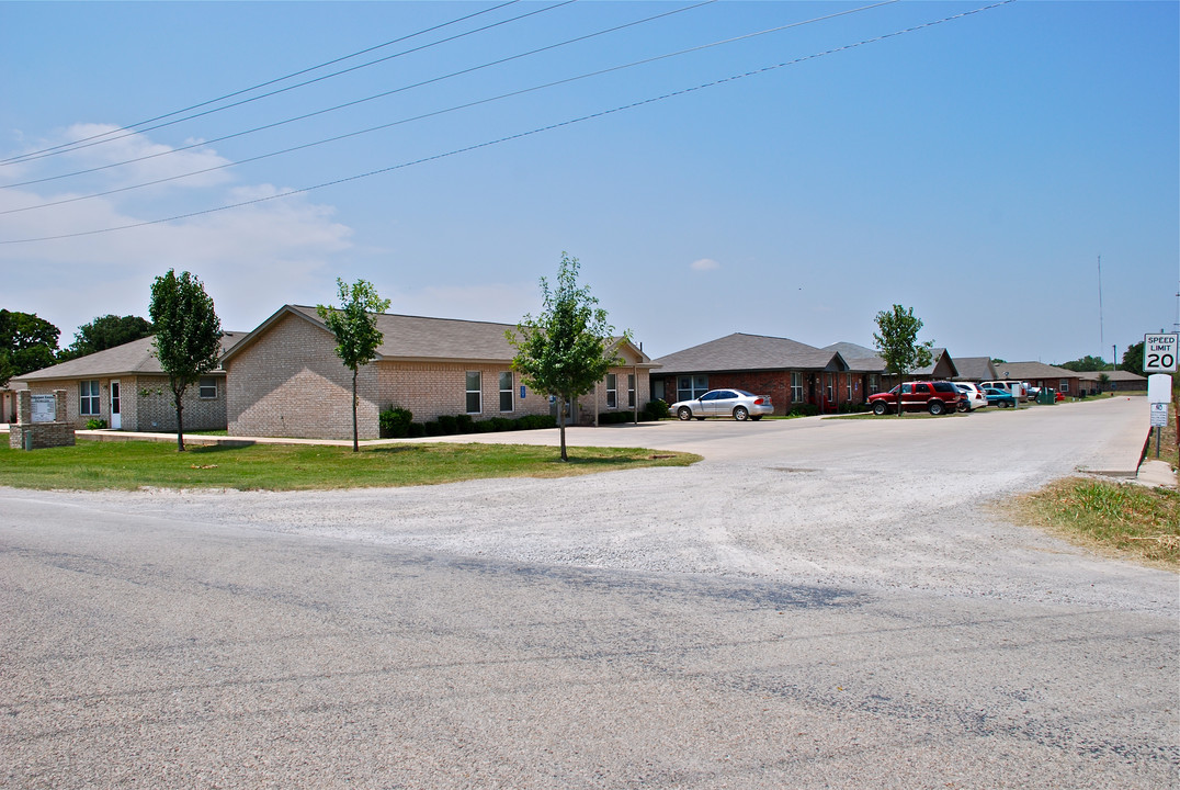 Estates of Bridgeport in Bridgeport, TX - Building Photo