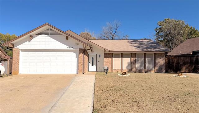 4233 Glen Ridge Dr in Arlington, TX - Building Photo