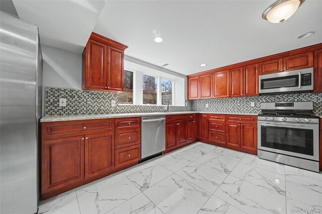 property at 635 E Lincoln Ave