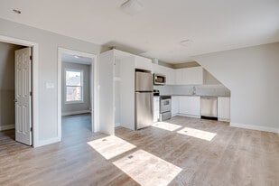 168 Picton St E in Hamilton, ON - Building Photo