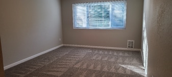 1625 Kent Des Moines Rd in Des Moines, WA - Building Photo