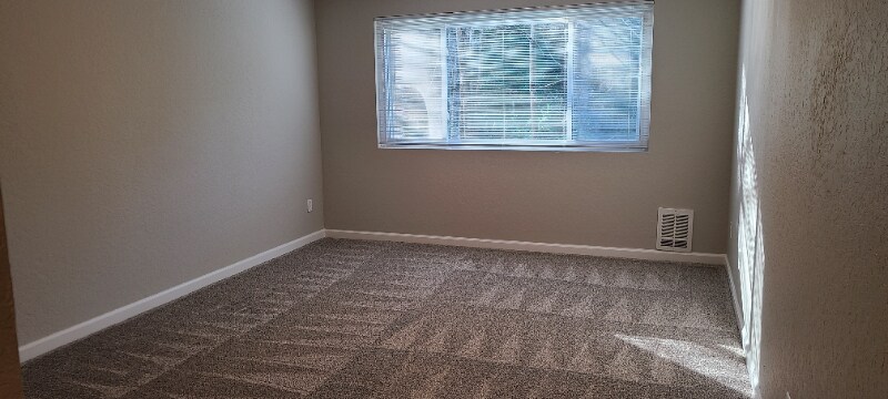 1625 Kent Des Moines Rd in Des Moines, WA - Foto de edificio