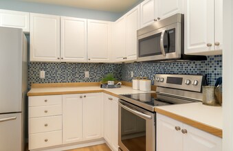 5175 NE Schoeler Cir in Hillsboro, OR - Building Photo - Building Photo