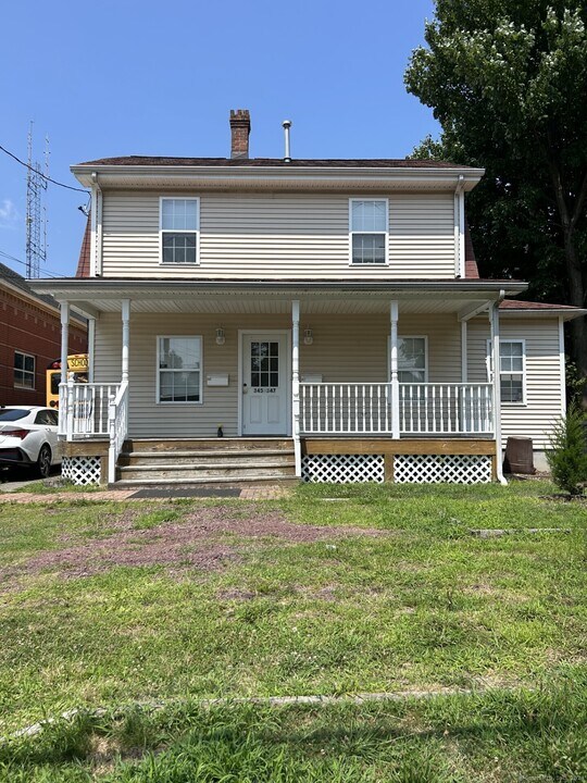 347 Naugatuck Ave in Milford, CT - Building Photo