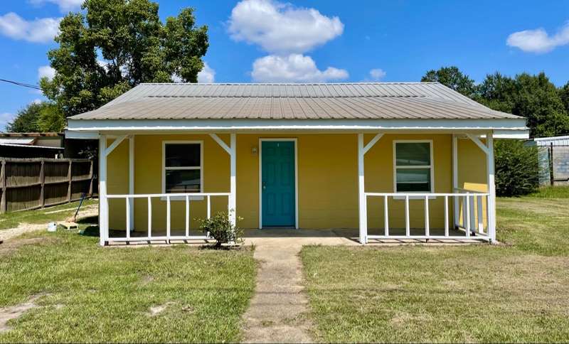 102 Short St in Atmore, AL - Foto de edificio