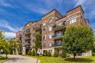 4025 Des Sources Boul in Dollard-des-Ormeaux, QC - Building Photo - Building Photo
