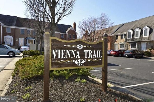 207B Locust St SE, Unit 207B in Vienna, VA - Foto de edificio - Building Photo