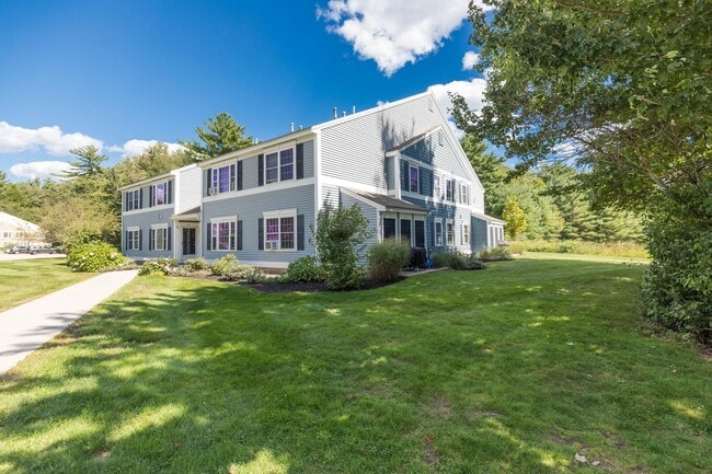 608 Springbrook Cir in Portsmouth, NH - Building Photo - Building Photo