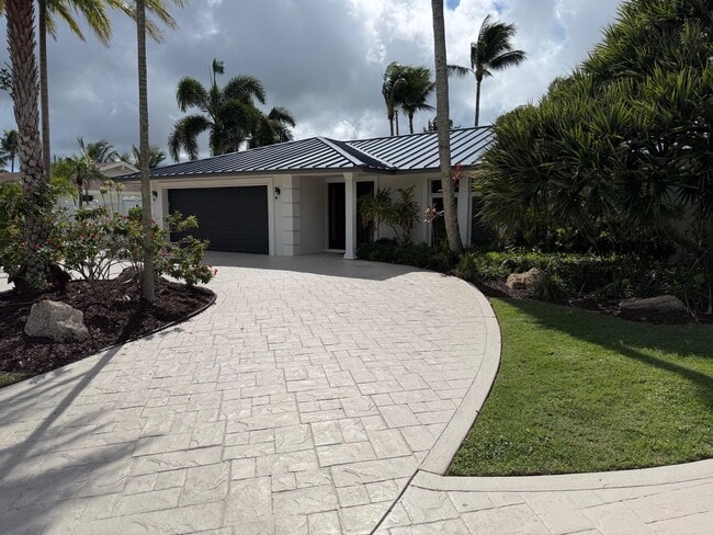 15 River Dr