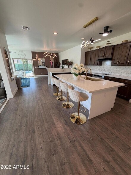 1507 E Apollo Rd in Phoenix, AZ - Foto de edificio