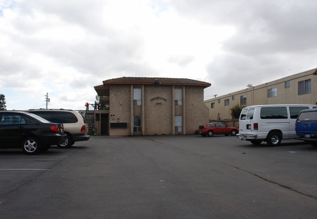 Oxford Villas in Chula Vista, CA - Building Photo