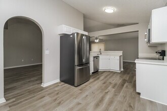 932 Vanderbilt Dr in Eustis, FL - Building Photo - Building Photo